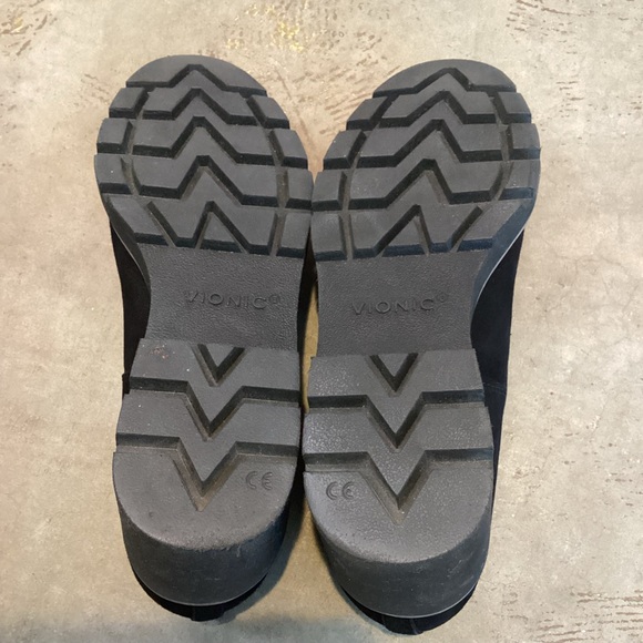 Vionic Willa Wedge Black Suede Lug Sole Slip On Comfort Heel Women’s Size 8 - Picture 4 of 12